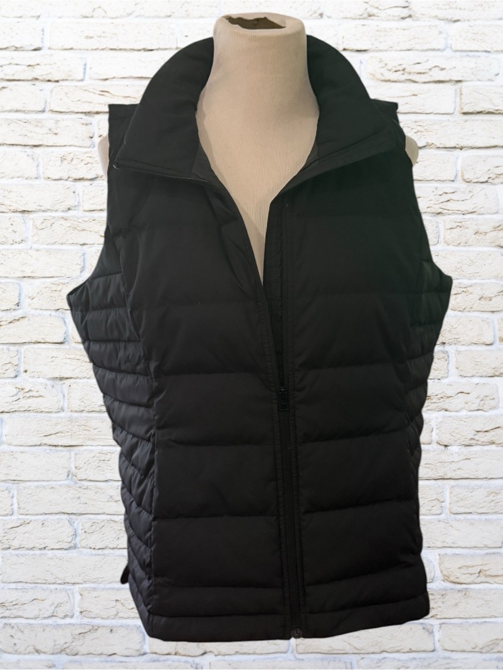 NWT LANDS’ END Women’s Max 600 Down Puffer Vest in Black - Size M 10-12